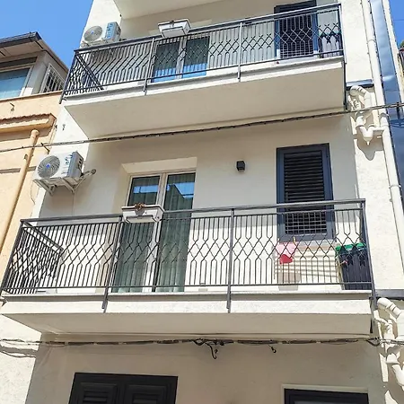 1 Bedroom Amazing Apartment In Capaci Διαμέρισμα *