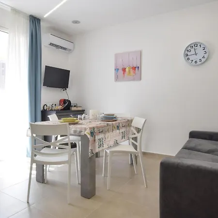 1 Bedroom Amazing Apartment In Capaci